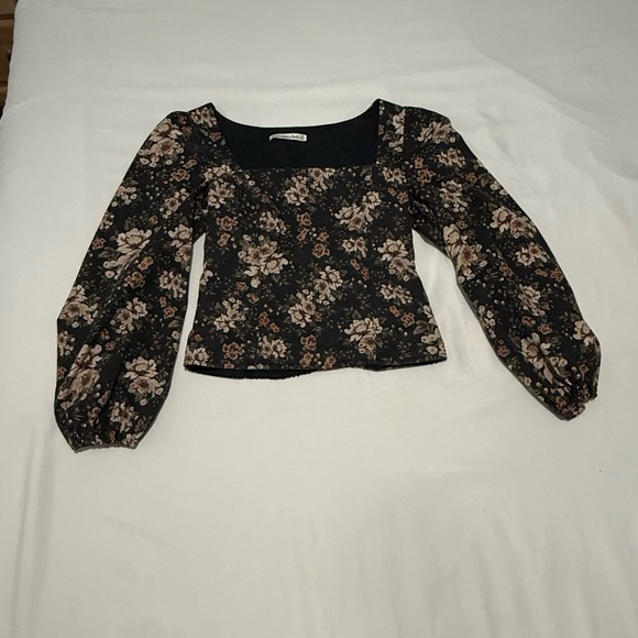 Abercrombie & Fitch Tops - Abercrombie & Fitch - Women’s - Black Floral Blouse - XS